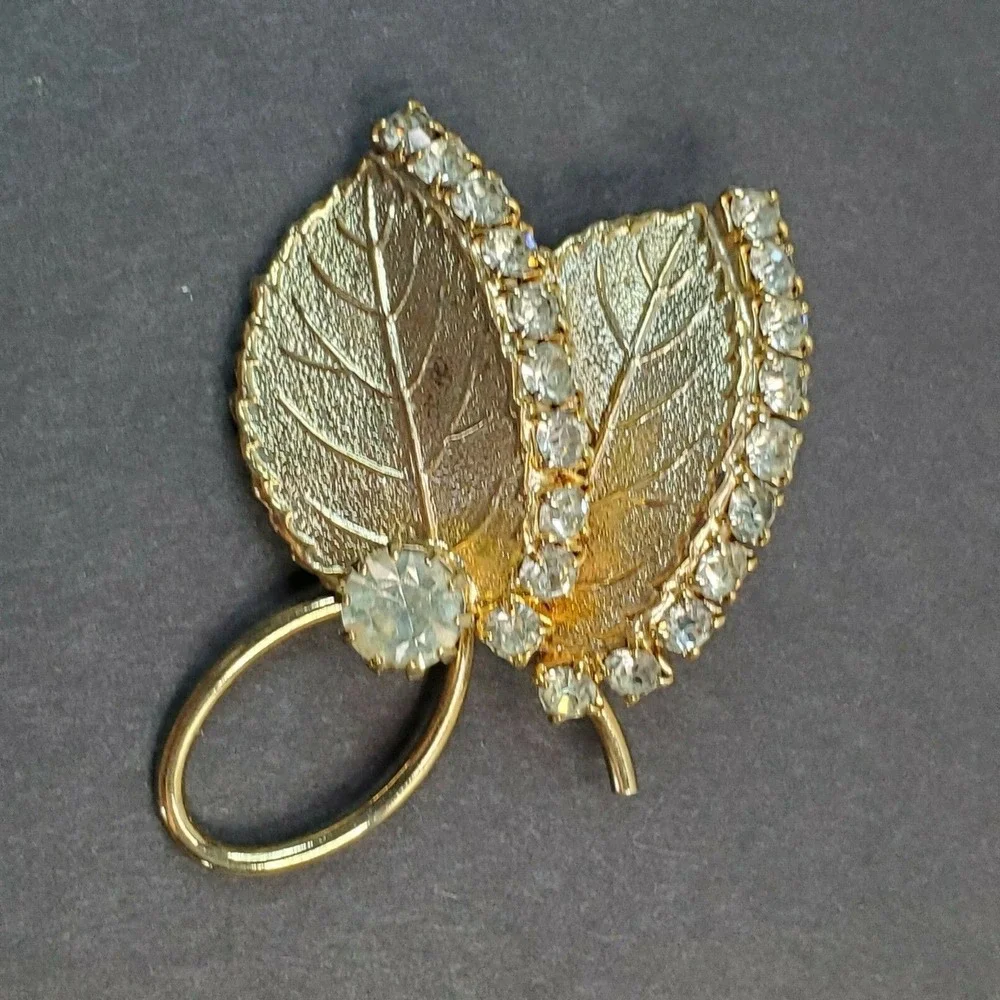 Vintage Unmarked Gold Tone Metal & Clear Rhinestones Double Leaf Brooch Pin